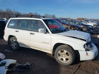 2002 Subaru Forester S w/Premium Pkg with VIN JF1SF65662H739973, listed as a IAAI auction lot 41731564 with 122,452 mi miles. Bid and sale history available at carsss.com. Image 1.
