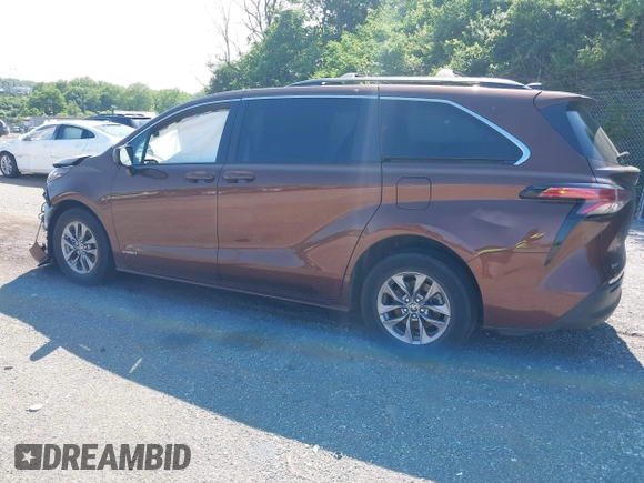 2021 Toyota Sienna LE z VIN 5TDKRKEC0MS062918, wystawiony jako IAAI lot #42382540 z przebiegiem 54 271 mil mil oraz . Historia ofert i sprzedaży dostępna na DreamBid. Obrazek 3.
