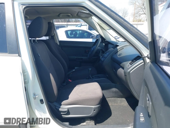 2013 Kia Soul with VIN KNDJT2A52D7568507, listed as a IAAI auction lot 41782739 with 119,285 mi miles. Bid and sale history available at carsss.com. Image 5.