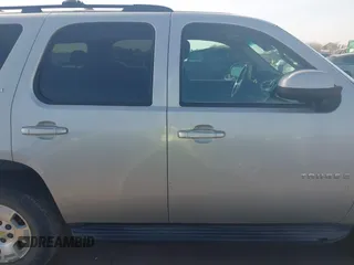 2009 Chevrolet Tahoe 1LT z VIN 1GNFK23049R133033, wystawiony jako IAAI lot #41140193 z przebiegiem 328 375 mil mil oraz . Historia ofert i sprzedaży dostępna na DreamBid. Obrazek 13.