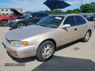 1996 Toyota Camry LE z VIN 4T1BF12K4TU132313, wystawiony jako Copart lot #57452045 z przebiegiem 204 353 mil mil oraz Szkoda całkowita • Salvage title. Historia ofert i sprzedaży dostępna na DreamBid. Obrazek 1.