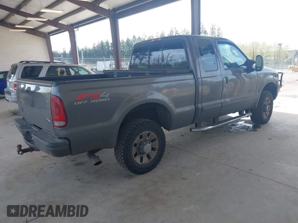 2003 Ford Super Duty F-250 XL with VIN 1FTNX21F33EA22565, listed as a IAAI auction lot 42004045 with 252,604 mi miles. Bid and sale history available at carsss.com. Image 4.