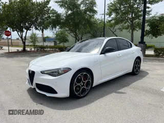 2022 Alfa Romeo Giulia Veloce z VIN ZARFANBN3N7653990, wystawiony jako Copart lot #47419695 z przebiegiem 35 225 mil mil oraz Tytuł czysty. Historia ofert i sprzedaży dostępna na DreamBid. Obrazek 2.