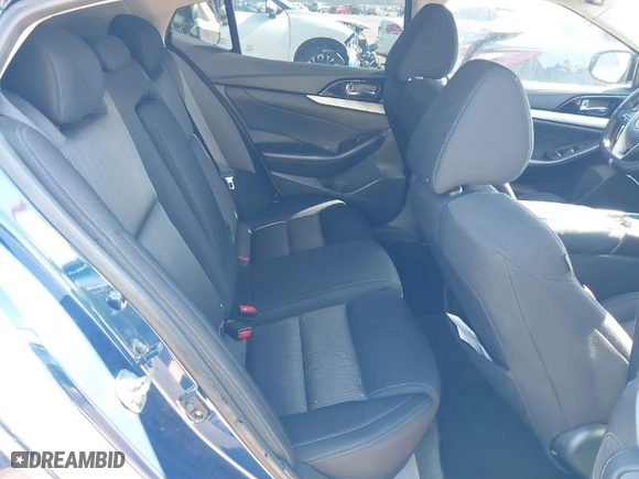 2016 Nissan Maxima 3.5 SR with VIN 1N4AA6AP6GC398426, listed as a IAAI auction lot 41468260 with 153,716 mi miles. Bid and sale history available at carsss.com. Image 8.