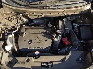 2021 Mitsubishi Outlander ES z VIN JA4ARUAU5MU020160, wystawiony jako Copart lot #85845615 z przebiegiem 83 925 mil mil oraz Czysty tytuł • Clean title. Historia ofert i sprzedaży dostępna na DreamBid. Obrazek 15.