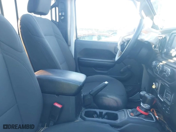 2018 Jeep Wrangler Unlimited Sport S with VIN 1C4HJXDG0JW158935, listed as a IAAI auction lot 41187384 with 69,721 mi miles. Bid and sale history available at carsss.com. Image 5.