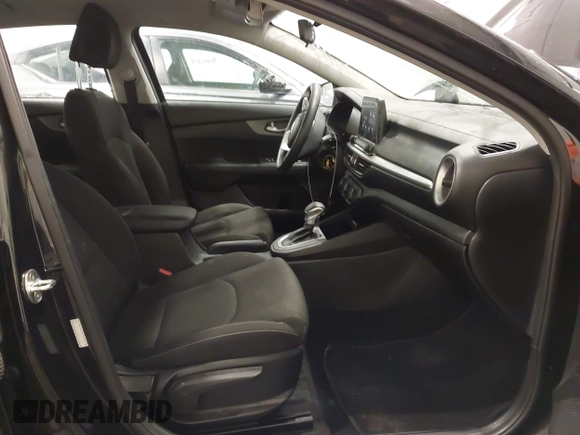2021 Kia Forte LXS z VIN 3KPF24AD3ME262766, wystawiony jako IAAI lot #42232564 z przebiegiem 14 902 mil mil oraz . Historia ofert i sprzedaży dostępna na DreamBid. Obrazek 5.