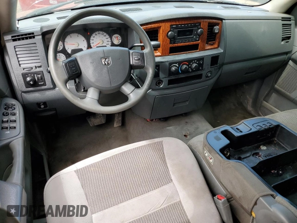 2006 Dodge 3500 SLT z VIN 3D7LX38C36G126808, wystawiony jako Copart lot #55841385 z przebiegiem 384 279 mil mil oraz Czysty tytuł • Clean title. Historia ofert i sprzedaży dostępna na DreamBid. Obrazek 8.
