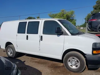 2018 Chevrolet Express Cargo Van with VIN 1GCWGAFP0J1182701, listed as a IAAI auction lot 42014825 with 206,702 mi miles. Bid and sale history available at carsss.com. Image 13.