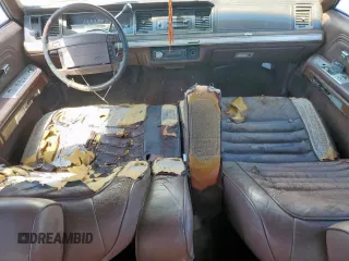 1991 Ford Crown Victoria z VIN 2FACP74FXMX135645, wystawiony jako Copart lot #52527135 z przebiegiem 79 667 mil mil oraz Czysty tytuł • Clean title. Historia ofert i sprzedaży dostępna na DreamBid. Obrazek 8.