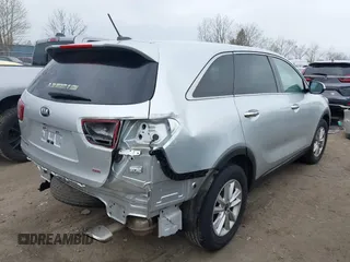 2019 Kia Sorento LX with VIN 5XYPG4A35KG580742, listed as a IAAI auction lot 42064745 with 80,741 mi miles. Bid and sale history available at carsss.com. Image 4.