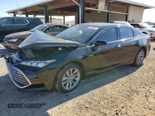 2020 Toyota Avalon Hybrid XLE z VIN 4T1A21FB0LU013014, wystawiony jako Copart lot #82909884 z przebiegiem 14 574 mil mil oraz Szkoda całkowita • Salvage title. Historia ofert i sprzedaży dostępna na DreamBid. Obrazek 1.