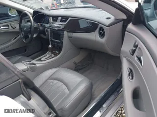 2008 Mercedes-Benz CLS-Class 5.5L with VIN WDDDJ72XX8A132566, listed as a IAAI auction lot 41774190 with 138,874 mi miles. Bid and sale history available at carsss.com. Image 5.