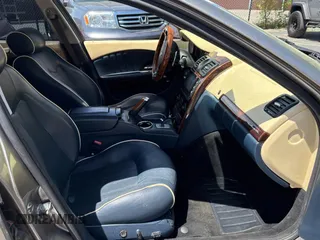 2006 Maserati Quattroporte z VIN ZAMCE39A960021168, wystawiony jako Copart lot #56921785 z przebiegiem 54 505 mil mil oraz Tytuł czysty. Historia ofert i sprzedaży dostępna na DreamBid. Obrazek 5.