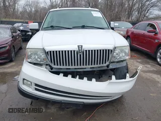 2006 Lincoln Navigator Luxury with VIN 5LMFU285X6LJ21094, listed as a IAAI auction lot 41806373 with 307,588 mi miles. Bid and sale history available at carsss.com. Image 12.