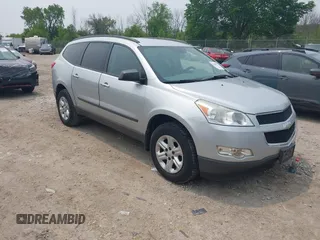 2012 Chevrolet Traverse LS z VIN 1GNKRFEDXCJ360184, wystawiony jako IAAI lot #42385757 z przebiegiem 197 179 mil mil oraz . Historia ofert i sprzedaży dostępna na DreamBid. Obrazek 1.