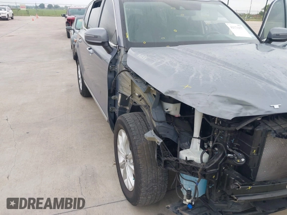 2022 Kia Telluride LX z VIN 5XYP2DHC5NG209265, wystawiony jako IAAI lot #42376957 z przebiegiem 51 615 mil mil oraz . Historia ofert i sprzedaży dostępna na DreamBid. Obrazek 6.