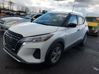 2024 Nissan Kicks S with VIN 3N1CP5BV1RL491860, listed as a Copart auction lot 49306025 with 32,400 mi miles and Salvage Title. Bid and sale history available at carsss.com. Image 1.