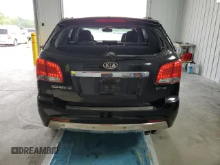 2013 Kia Sorento SX z VIN 5XYKWDA23DG369367, wystawiony jako Copart lot #57721075 z przebiegiem 133 560 mil mil oraz Szkoda całkowita • Salvage title. Historia ofert i sprzedaży dostępna na DreamBid. Obrazek 6.