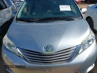 2016 Toyota Sienna XLE with VIN 5TDYK3DC4GS739785, listed as a IAAI auction lot 41513038 with 71,935 mi miles. Bid and sale history available at carsss.com. Image 13.