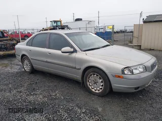 2000 Volvo S80 with VIN YV1TS94D0Y1100186, listed as a IAAI auction lot 41350043 with 126,891 mi miles. Bid and sale history available at carsss.com. Image 1.