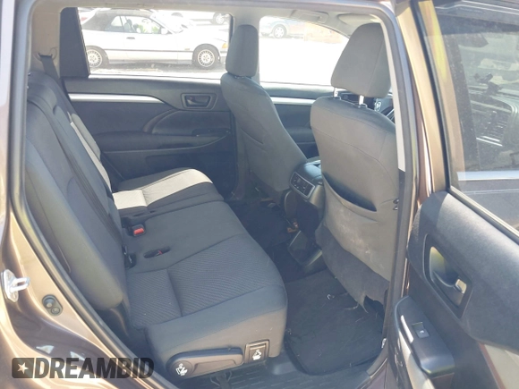 2018 Toyota Highlander LE z VIN 5TDZARFH0JS041636, wystawiony jako IAAI lot #41834037 z przebiegiem 73 004 mil mil oraz . Historia ofert i sprzedaży dostępna na DreamBid. Obrazek 8.