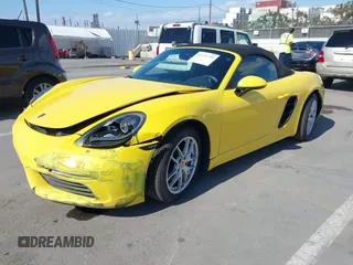 2021 Porsche 718 Boxster z VIN WP0CA2A8XMS210397, wystawiony jako IAAI lot #42271755 z przebiegiem 43 518 mil mil oraz . Historia ofert i sprzedaży dostępna na DreamBid. Obrazek 2.
