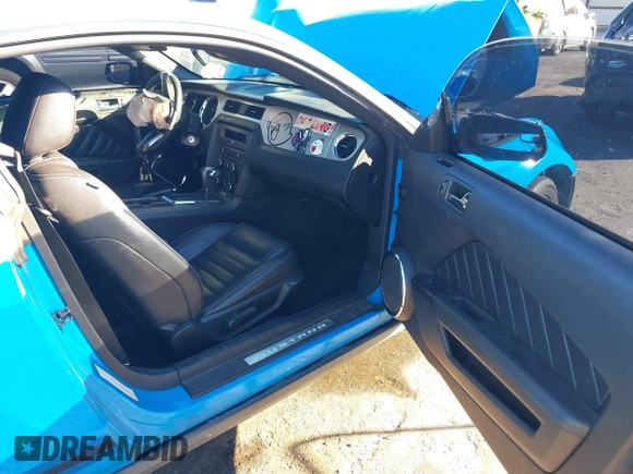 2012 Ford Mustang V6 Premium with VIN 1ZVBP8AM2C5233385, listed as a IAAI auction lot 40926705 with Not Provided miles. Bid and sale history available at carsss.com. Image 5.