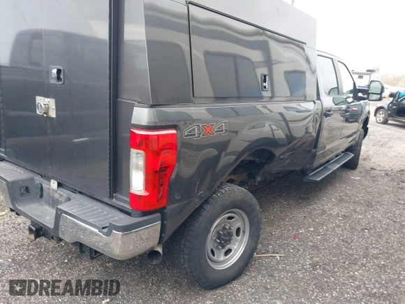 2019 Ford F-350 Platinum z VIN 1FT7W3B65KEF54303, wystawiony jako IAAI lot #41779868 z przebiegiem Nie podano mil oraz . Historia ofert i sprzedaży dostępna na DreamBid. Obrazek 4.