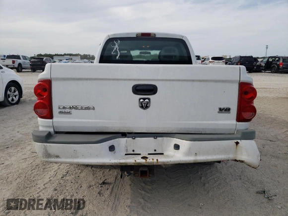 2005 Dodge Dakota SLT z VIN 1D7HW48N15S366026, wystawiony jako Copart lot #55510125 z przebiegiem 66 963 mil mil oraz Czysty tytuł • Clean title. Historia ofert i sprzedaży dostępna na DreamBid. Obrazek 6.