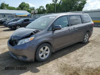 2017 Toyota Sienna LE Auto Access Seat с VIN 5TDKZ3DC9HS783705, выставлен на аукционе Copart как лот 57163325 с пробегом 165 996 миль миль и Списание • Salvage title. История ставок и продаж доступна на DreamBid. Изображение 1.