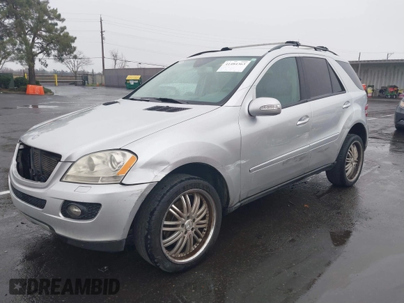 2007 Mercedes-Benz M 320 CDI z VIN 4JGBB22E17A211845, wystawiony jako IAAI lot #41484363 z przebiegiem 170 170 mil mil oraz . Historia ofert i sprzedaży dostępna na DreamBid. Obrazek 17.
