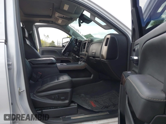 2019 GMC Sierra 2500HD Denali with VIN 1GT12SEY5KF236832, listed as a IAAI auction lot 40151260 with 45,531 mi miles. Bid and sale history available at carsss.com. Image 5.