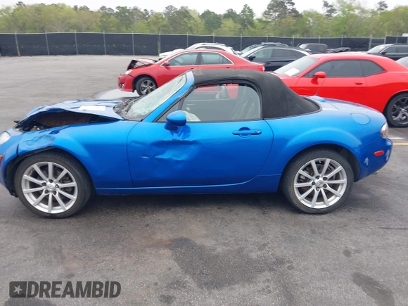 2006 Mazda MX-5 Miata Touring z VIN JM1NC25FX60102209, wystawiony jako IAAI lot #41940771 z przebiegiem 165 003 mil mil oraz . Historia ofert i sprzedaży dostępna na DreamBid. Obrazek 13.
