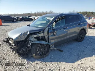 2023 Volkswagen Tiguan SE z VIN 3VV3B7AX3PM134005, wystawiony jako Copart lot #47549925 z przebiegiem 32 689 mil mil oraz Szkoda całkowita • Salvage title. Historia ofert i sprzedaży dostępna na DreamBid. Obrazek 1.