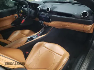 2019 Ferrari Portofino z VIN ZFF89FPA8K0242811, wystawiony jako Copart lot #45493295 z przebiegiem 12 470 mil mil oraz Szkody całkowita. Historia ofert i sprzedaży dostępna na DreamBid. Obrazek 8.