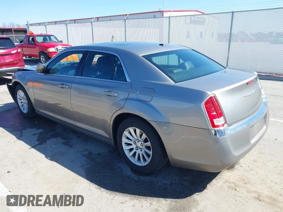 2014 Chrysler 300 z VIN 2C3CCAAGXEH335800, wystawiony jako IAAI lot #41984427 z przebiegiem 247 358 mil mil oraz . Historia ofert i sprzedaży dostępna na DreamBid. Obrazek 3.