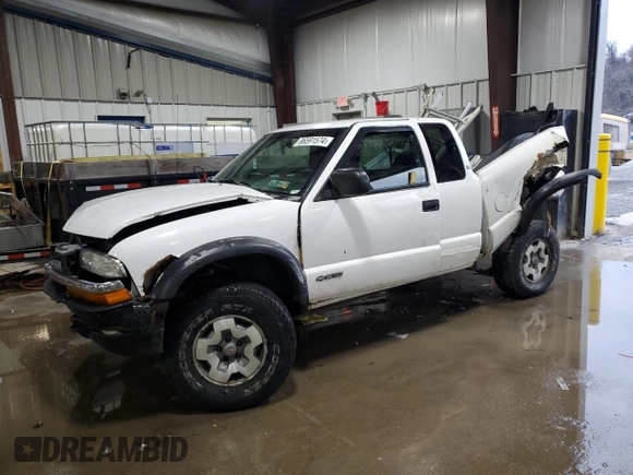 2002 Chevrolet S-10 LS with VIN 1GCCT19W028170655, listed as a Copart auction lot 86591574 with 127,909 mi miles and Salvage Title. Bid and sale history available at carsss.com. Image 1.