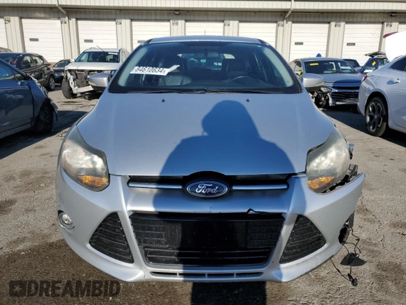 2014 Ford Focus Titanium z VIN 1FADP3N2XEL263357, wystawiony jako Copart lot #84610634 z przebiegiem 142 023 mil mil oraz Nie do naprawy • Non repairable. Historia ofert i sprzedaży dostępna na DreamBid. Obrazek 5.