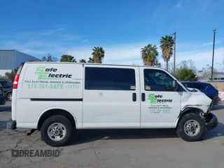2016 GMC Savana Cargo z VIN 1GTW7AFF5G1159706, wystawiony jako IAAI lot #42018527 z przebiegiem 103 497 mil mil oraz . Historia ofert i sprzedaży dostępna na DreamBid. Obrazek 13.