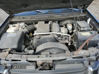 2004 GMC Envoy SLT z VIN 1GKDT13S042406662, wystawiony jako Copart lot #50523855 z przebiegiem 62 122 mil mil oraz Czysty tytuł • Clean title. Historia ofert i sprzedaży dostępna na DreamBid. Obrazek 12.