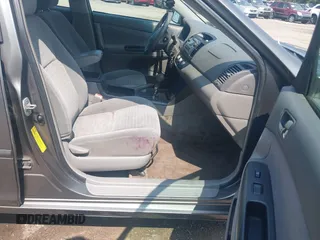 2005 Toyota Camry LE z VIN 4T1BE30K85U532198, wystawiony jako IAAI lot #42409116 z przebiegiem 195 153 mil mil oraz . Historia ofert i sprzedaży dostępna na DreamBid. Obrazek 5.