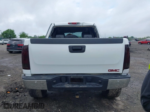 2010 GMC Sierra 1500 SLT z VIN 3GTRKWE35AG157530, wystawiony jako IAAI lot #42200182 z przebiegiem Nie podano mil oraz . Historia ofert i sprzedaży dostępna na DreamBid. Obrazek 15.