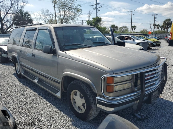1999 GMC Suburban with VIN 1GKEC16R2XJ700510, listed as a Copart auction lot 45296135 with NaN miles and Clean Title. Bid and sale history available at carsss.com. Image 4.