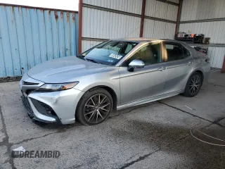 2021 Toyota Camry SE Nightshade with VIN 4T1G11AK0MU587022, listed as a Copart auction lot 85542424 with 111,572 mi miles and Clean Title. Bid and sale history available at carsss.com. Image 1.