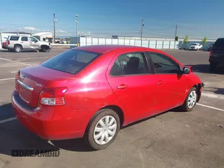 2008 Toyota Yaris z VIN JTDBT903784012634, wystawiony jako IAAI lot #42095324 z przebiegiem 136 691 mil mil oraz . Historia ofert i sprzedaży dostępna na DreamBid. Obrazek 4.