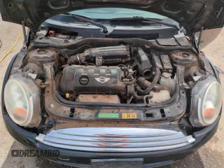 2010 MINI Hardtop z VIN WMWMF3C5XATZ25746, wystawiony jako Copart lot #51662415 z przebiegiem 139 411 mil mil oraz Szkoda całkowita • Salvage title. Historia ofert i sprzedaży dostępna na DreamBid. Obrazek 11.