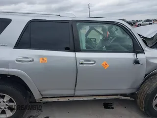 2010 Toyota 4Runner SR5 z VIN JTEZU5JR9A5011357, wystawiony jako IAAI lot #41514810 z przebiegiem Nie podano mil oraz . Historia ofert i sprzedaży dostępna na DreamBid. Obrazek 13.