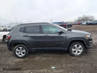 2020 Jeep Compass Latitude with VIN 3C4NJDBB3LT239719, listed as a IAAI auction lot 41929367 with 32,265 mi miles. Bid and sale history available at carsss.com. Image 13.
