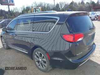 2017 Chrysler Pacifica Limited z VIN 2C4RC1GG7HR545265, wystawiony jako IAAI lot #41881441 z przebiegiem 165 786 mil mil oraz . Historia ofert i sprzedaży dostępna na DreamBid. Obrazek 14.